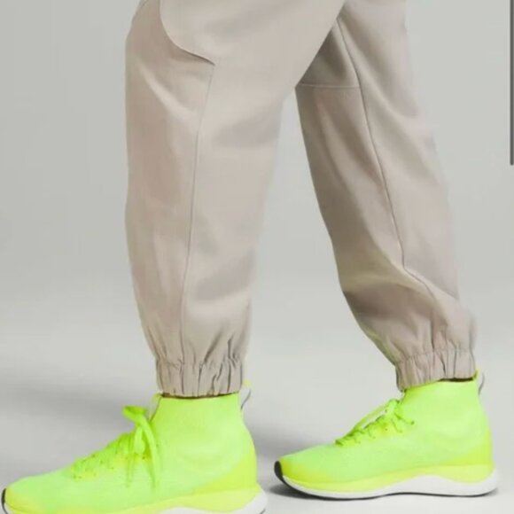 NWT Lululemon Athletica Relaxed Mid-Rise Cargo Jogger Pant in Raw Linen - sz 14 - Picture 4 of 6